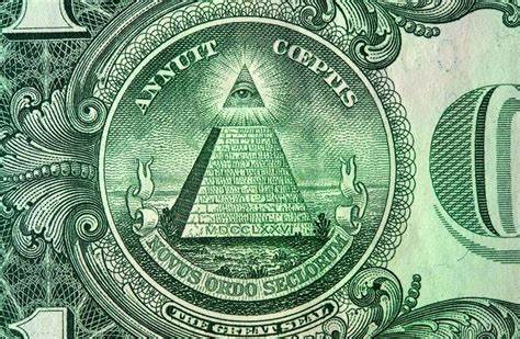 HABLANDO DE ILLUMINATI EN LA RADIO