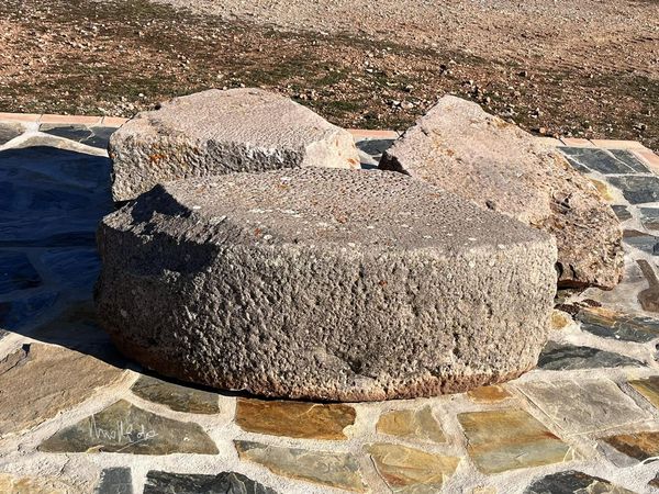RECUPERACIÓN DE LAS PIEDRAS QUE SERVÍAN PARA MOLER EL GRANO