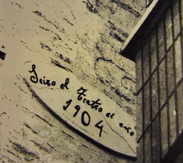 UN DÍA LA INSCRIPCIÓN DESAPARECIÓ, COMO DESAPARECIERON EL ESCENARIO, LOS CAMERINOS Y LA MÁQUINA DE PROYECTAR