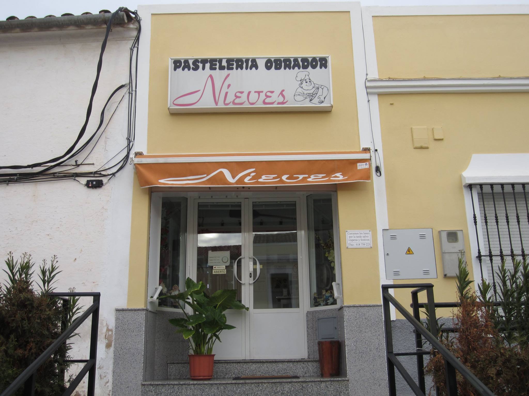 EN EL RECUERDO DE LA PASTELERÍA NIEVES