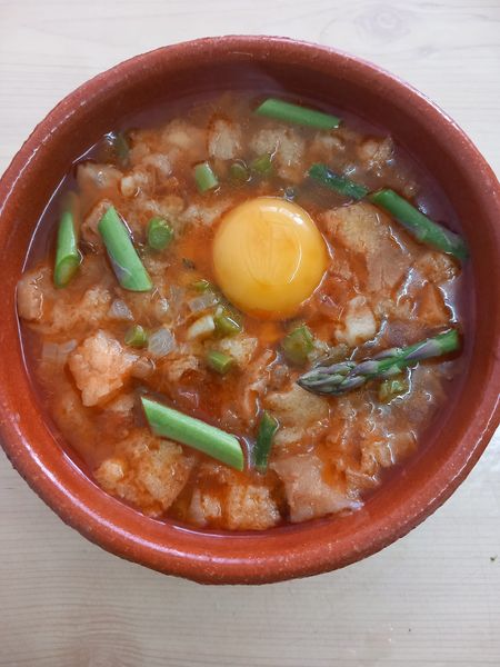 LES HISTORIES DE FIDALGO-Y DE CENA : SOPA DE ESPARRAGOS TRIGUEROS Y CHULETINA DE PAVO  CON AGUACATE.