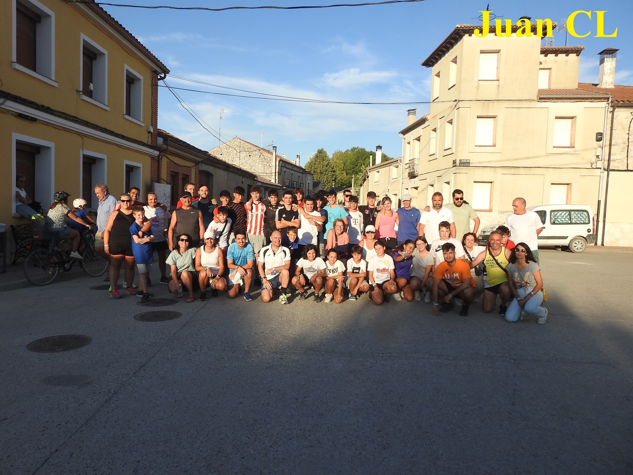 SALUDO FUENTEPIÑELANO 3597. XXXV SEMANA CULTURAL. LA XVI CARRERA POPULAR DE FUENTEPIÑEL