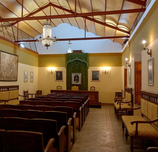 TOM MARTÍN BENÍTEZ, PRONUNCIARÁ LA CONFERENCIA INAUGURAL DEL CURSO 2023-2023 DEL CONSERVATORIO OFICIAL DE MÚSICA.