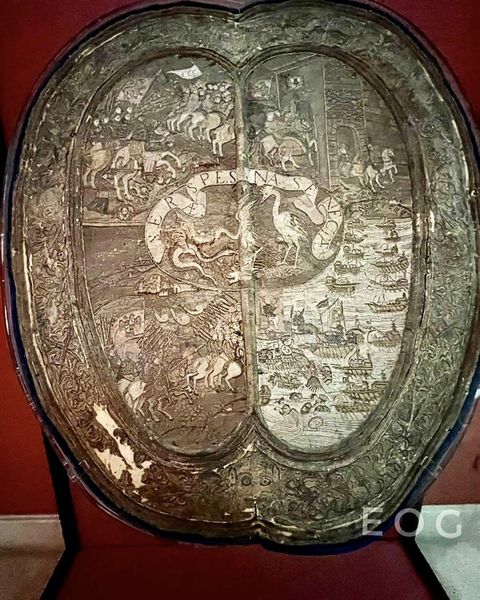 ESCUDO QUE NARRA LAS VICTORIAS CRISTIANAS DE LA MONARQUÍA ESPAÑOLA SOBRE LOS MUSULMANES