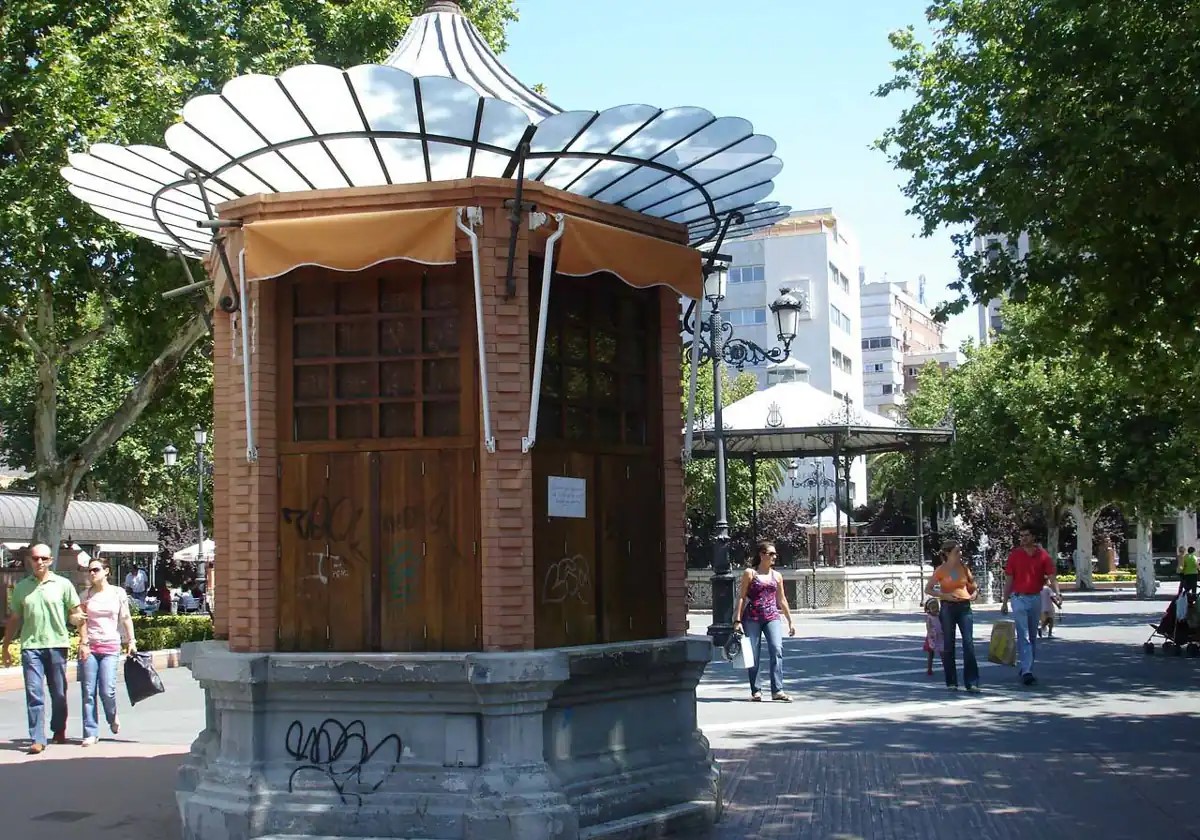 EL LEÓN Y LA COLUMNA: AÑORANZA DEL QUIOSCO