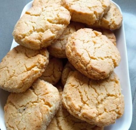 SUSPIROS DE ASTURIAS , QUE SON GALLETAS DE MANTEQUILLA.