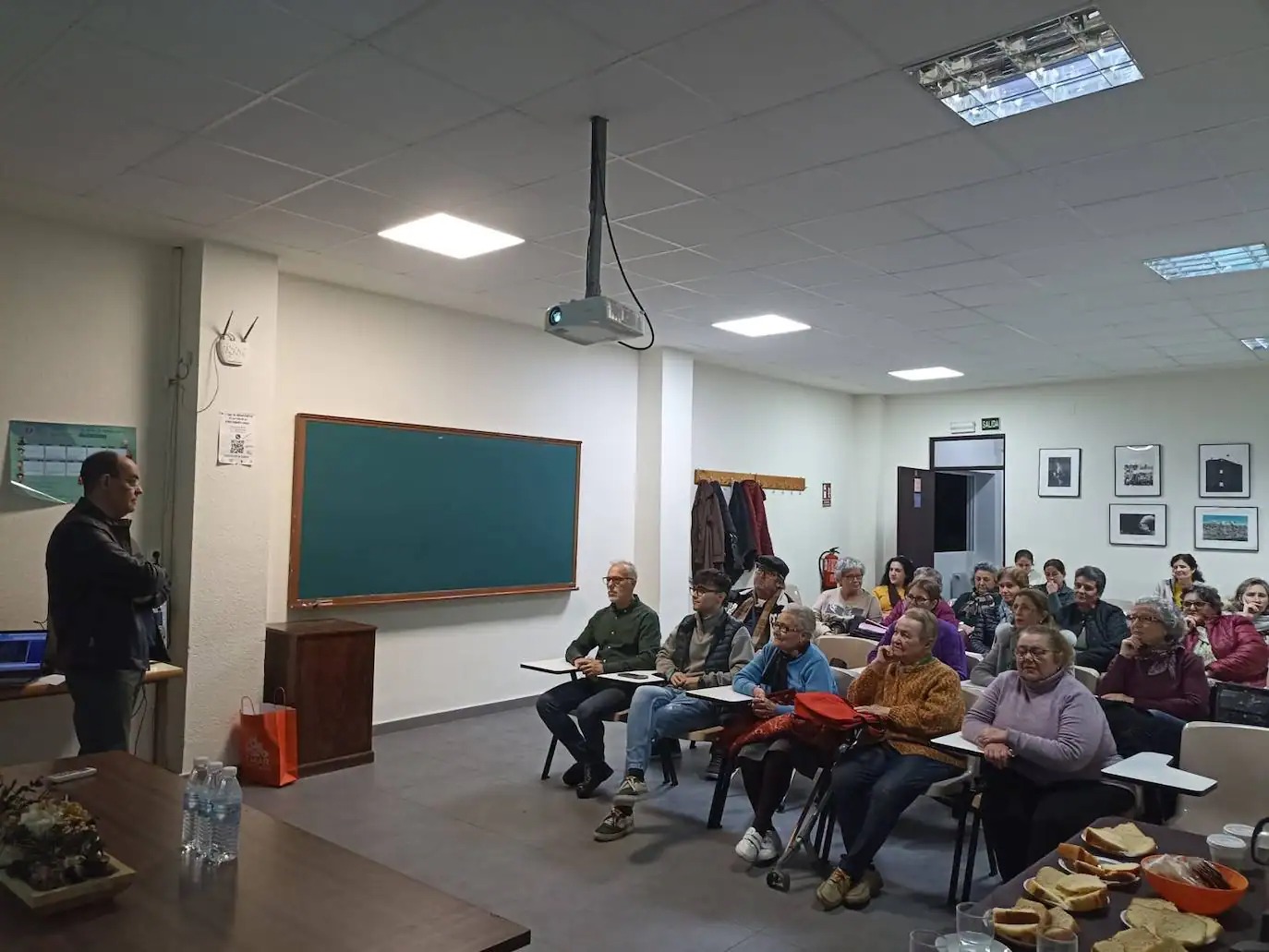 EL ESCRITOR E HISTORIADOR JOSÉ ANTONIO RAMOS ENSALZA LA CALIDAD Y RIQUEZA ARTÍSTICA DEL PATRIMONIO RELIGIOSO CASAREÑO