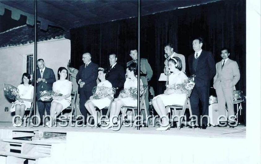 PROCLAMACIÓN DE LA REINA DE LAS FIESTAS DEL BICENTENARIO Y SUS DAMAS DE HONOR