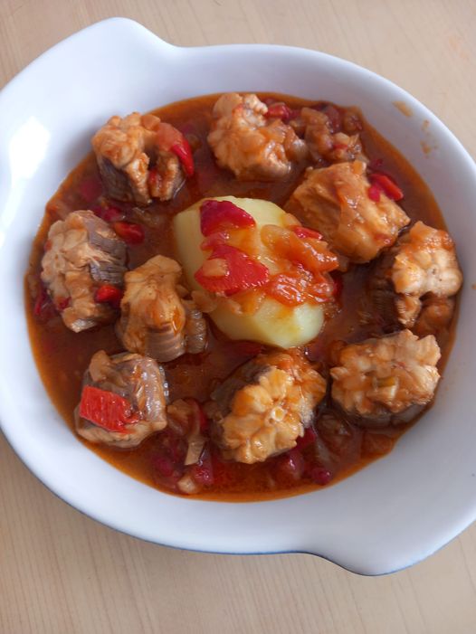 LAS HISTORIES DE FIDALGO: RIÑÓN  , QUE NO RIÑONES,   CON PISTO.-