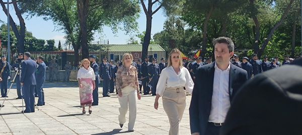 JURA DE BANDERA DE CARÁCTER CIVIL, EN EL CERRO DE LOS ÁNGELES DE GETAFE, PROMOVIDA POR LA AGRUPACIÓN DEL ACUARTELAMIENTO AÉREO DE GETAFE Y PRESIDIDA POR EL CORONEL JEFE DE LA AGRUPACIÓN DEL ACAR, DON JOSÉ CEBRIÁN CARBONELL.