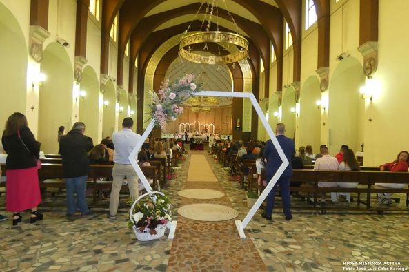 PRIMERAS COMUNIONES EN LA IGLESIA PARROQUIAL DE RIOSA