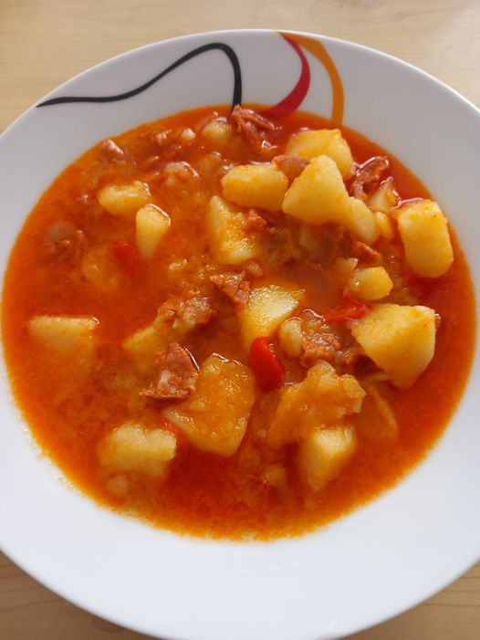 LES HISTORIES DE FIDALGO. HOY, PATATINES GUISAES».