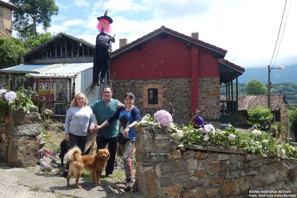 PREPARATIVOS DE LA FOGUERA DE SAN XUAN EN VILLAMER (RIOSA)