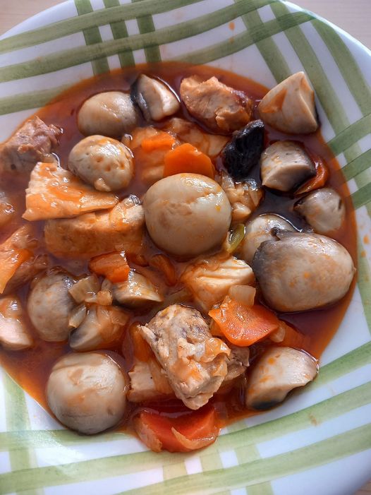 LES HISTORIES DE FIDALGO: BONITO DEL NORTE CON PISTO Y CHAMPIÑONES.