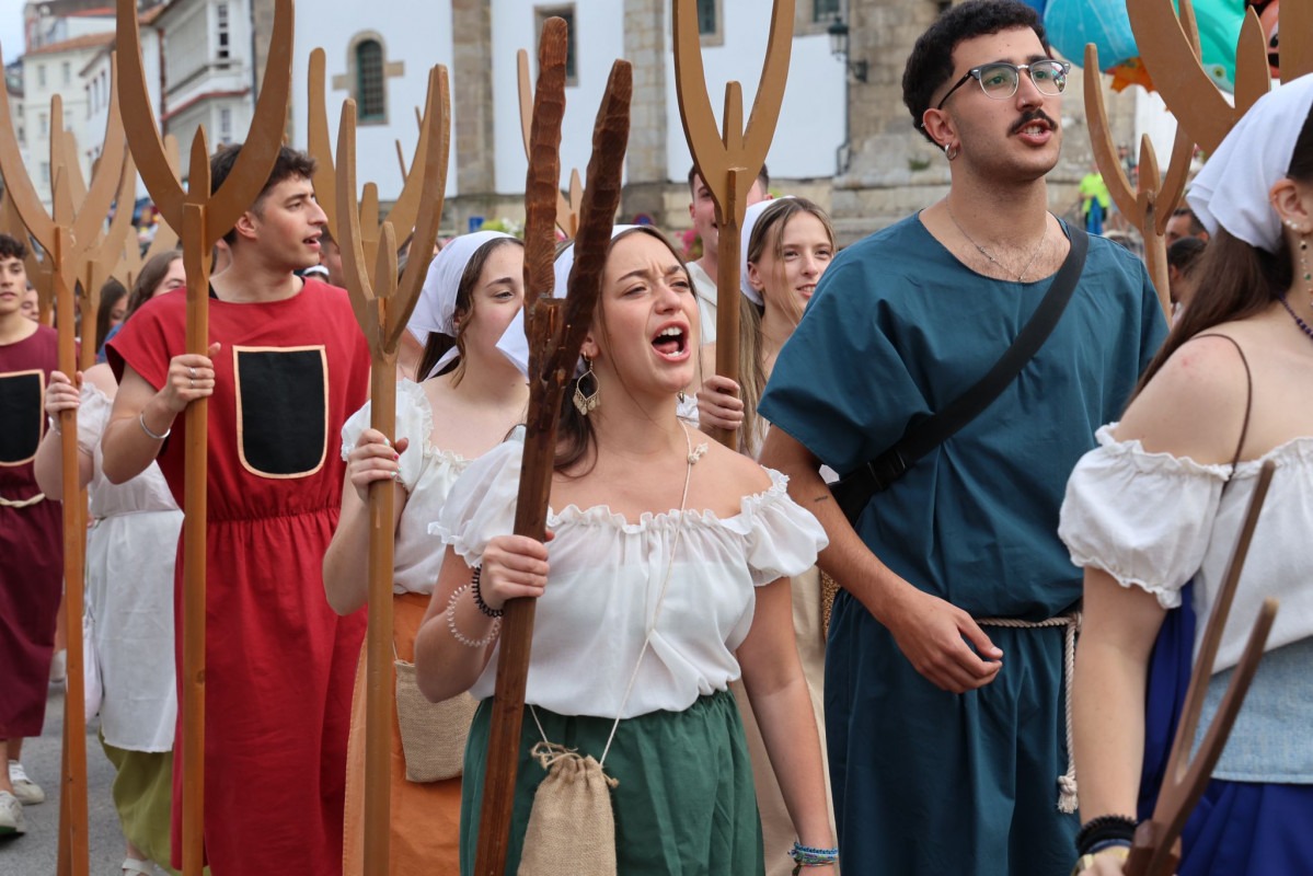 EL CRONISTA DE LA CIUDAD ABRE LA FEIRA FRANCA MEDIEVAL DE BETANZOS