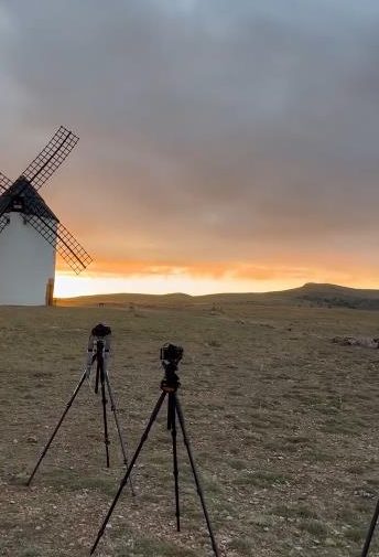ATARDECER JUNTO AL MOLINO