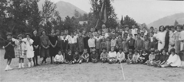 CUANDO EL CONCEJO DE PARRES DEBATÍA ENTRE LA ENSEÑANZA PÚBLICA Y LA PRIVADA