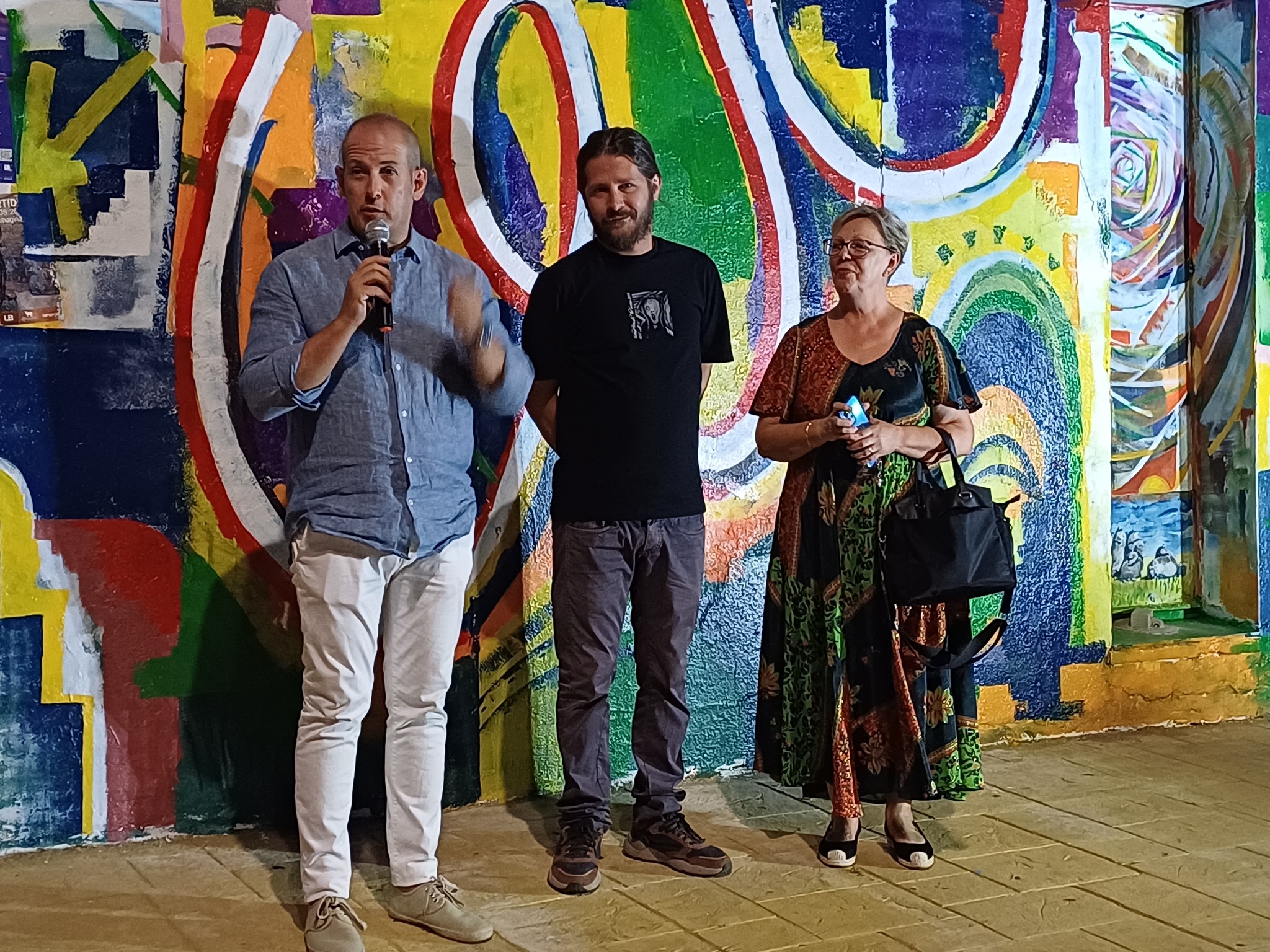 NUEVOS MURALES EN LA PLAZA DE AIZENAY.