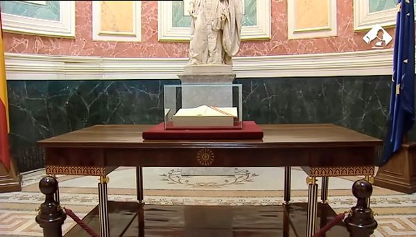 ¿ CUÁL SERÁ LA BUENA ? ¿ O, NINGUNA ?