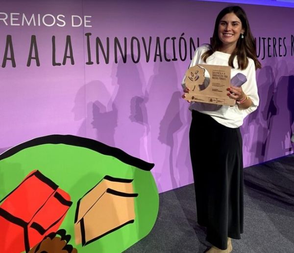 SALUDO FUENTEPIÑELANO 4809- RECONOCIMIENTO A NUESTRA PAISANA