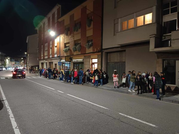 INICIO DEL XXXIII CERTAMEN DE LA CASTAÑA Y PRODUCTOS DE LA HUERTA EN ARRIONDAS –