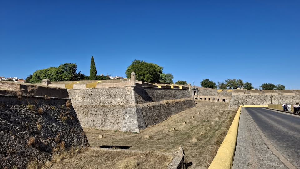 ELVAS, UNA CIUDAD RAYANA