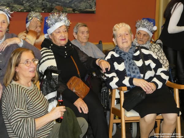 LA FIESTA NAVIDEÑA DE MAYORES. RESIDENCIA GERIÁTRICA SIERRA DEL ARAMO EN LA VEGA DE RIOSA