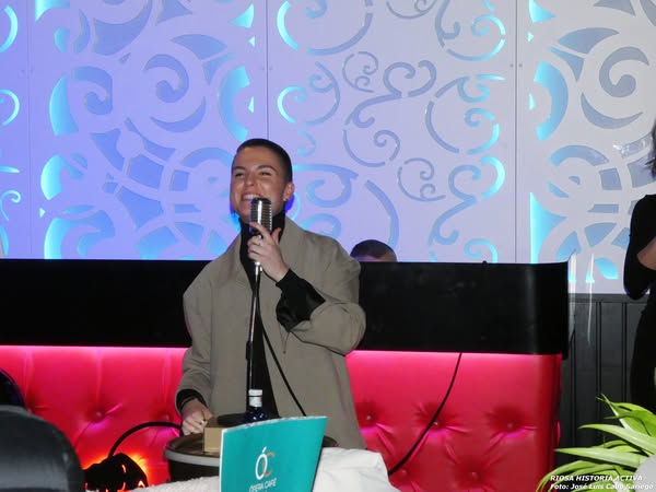 PRESENTACIÓN EN VIDEO DEL LIBRO «ENCAJE ROTO», DE IRIS MARTÍN GÓMEZ.