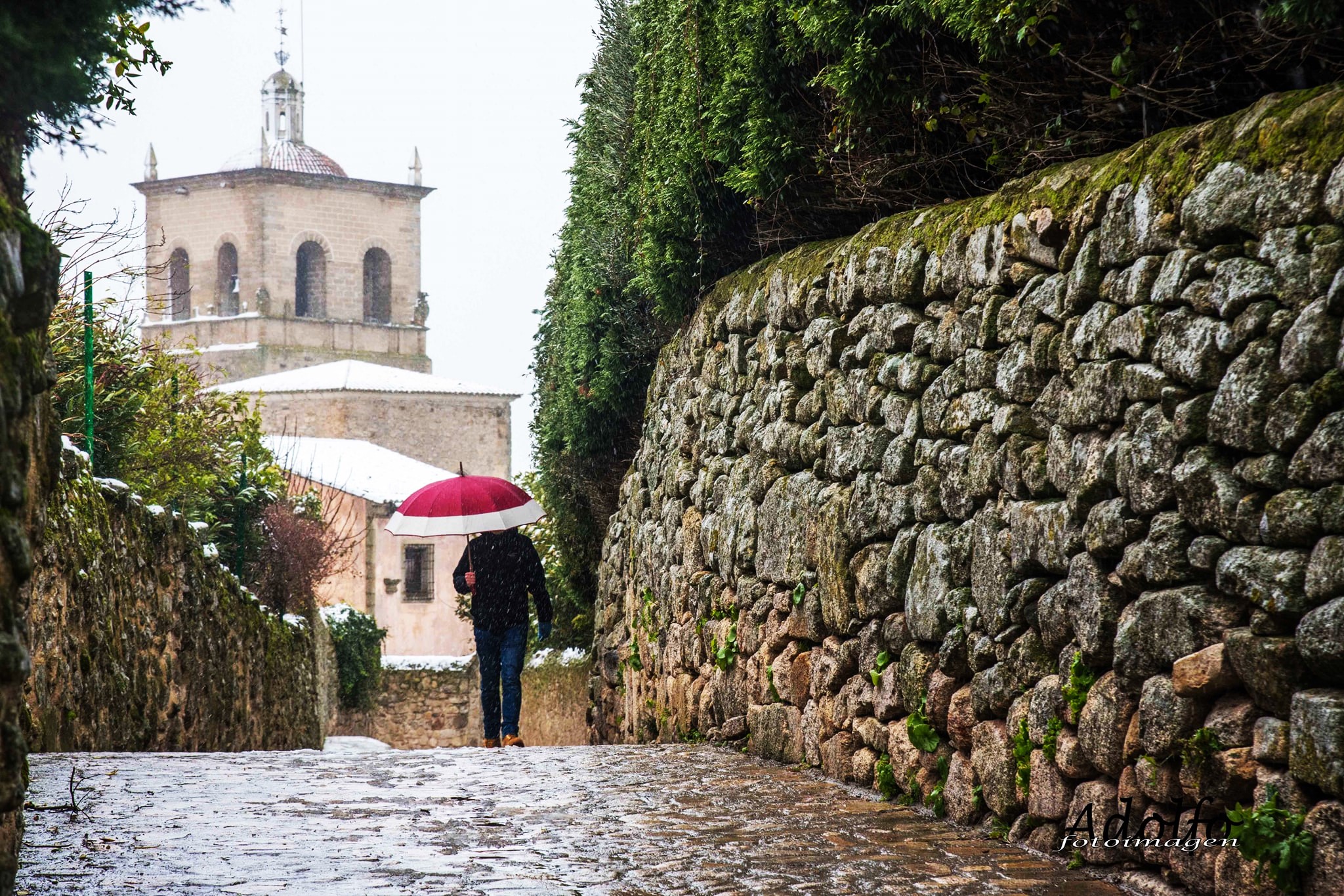 DE TODOS LOS MEDIOS DE EXPRESIÓN, LA FOTOGRAFÍA ES EL ÚNICO QUE FIJA EL INSTANTE PRECISO.