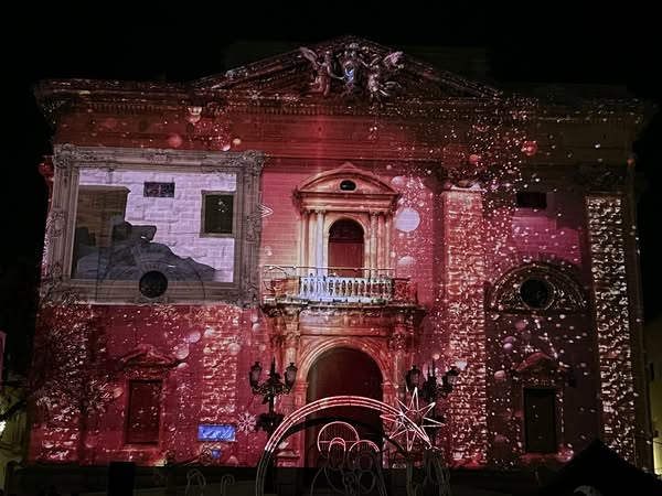 MINICRÓNICA CON UN VIDEO MAPPING DE UN CLÁSICO VILLANCICO EN PROSA