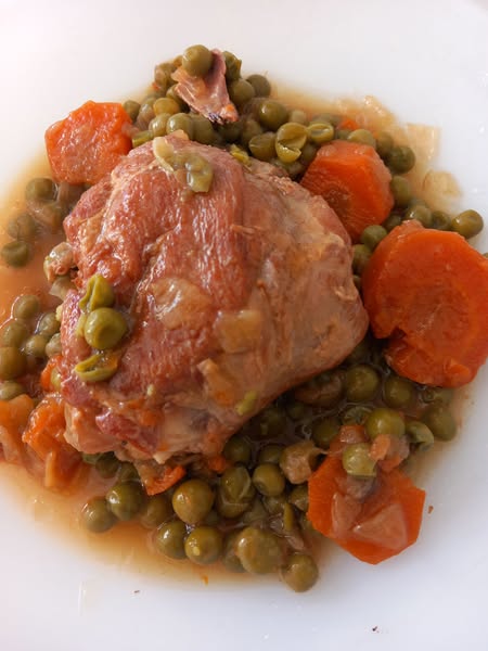 LES HISTORIES DE FIDALGO-POLLO GUISADO AL VINO BLANCO.
