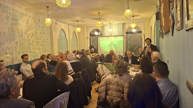 EL EGIPCIO HAMDI EN UN RESTAURANTE LIBANÉS