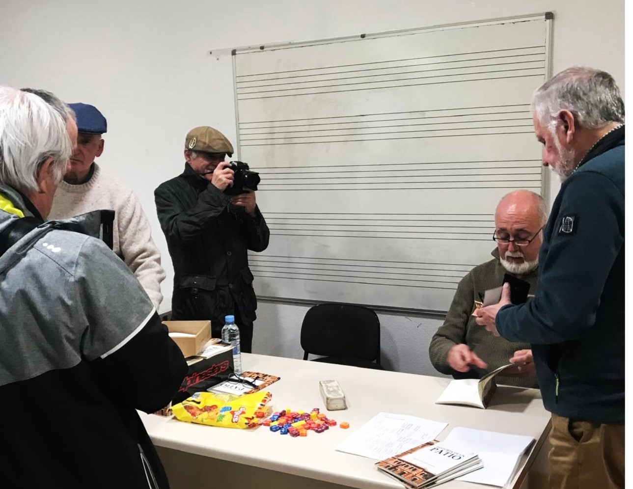 CRÓNICA: PRESENTACIÓN DEL LIBRO «HISTORIA DE UN PATIO» EN PEDREZUELA (MADRID).