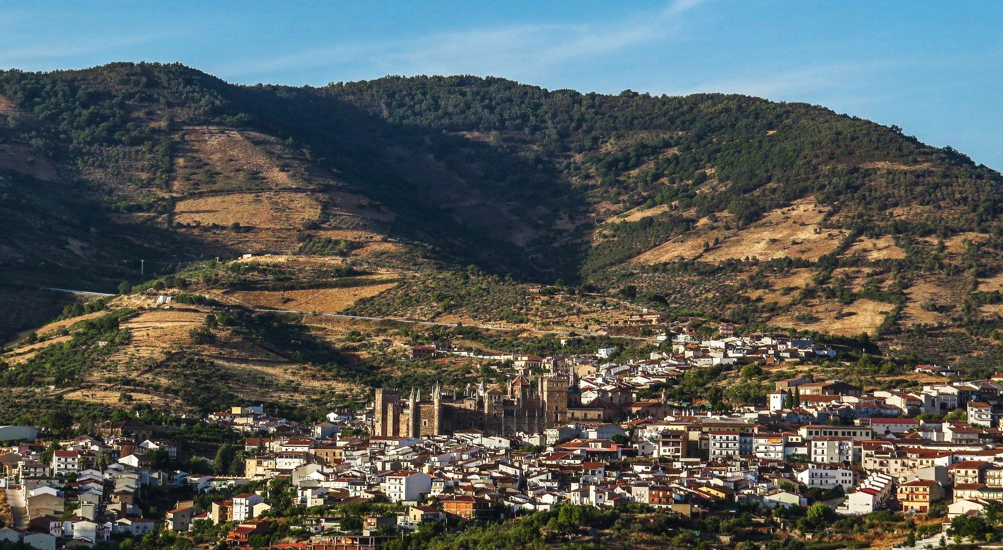 DENTRO ESTÁ LA PERLA QUE ENRIQUECE ESTOS LUGARES (GUADALUPE-EXTREMADURA)