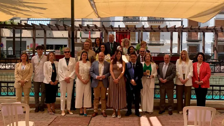 UN RECONOCIMIENTO AL SACRIFICIO DE LOS VECINOS VALDEPEÑEROS