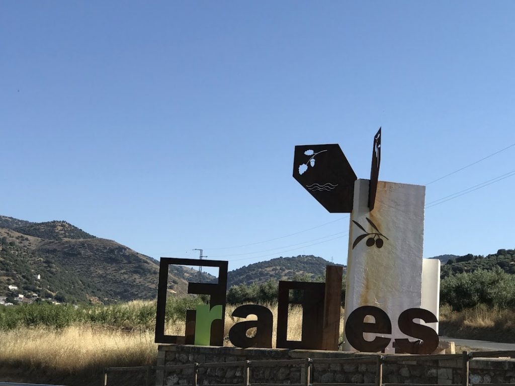 LOS NUEVOS LETREROS Y ROTONDAS DE FRAILES (MURCIA) QUE ACREDITAN EL NOMBRE DEL LUGAR