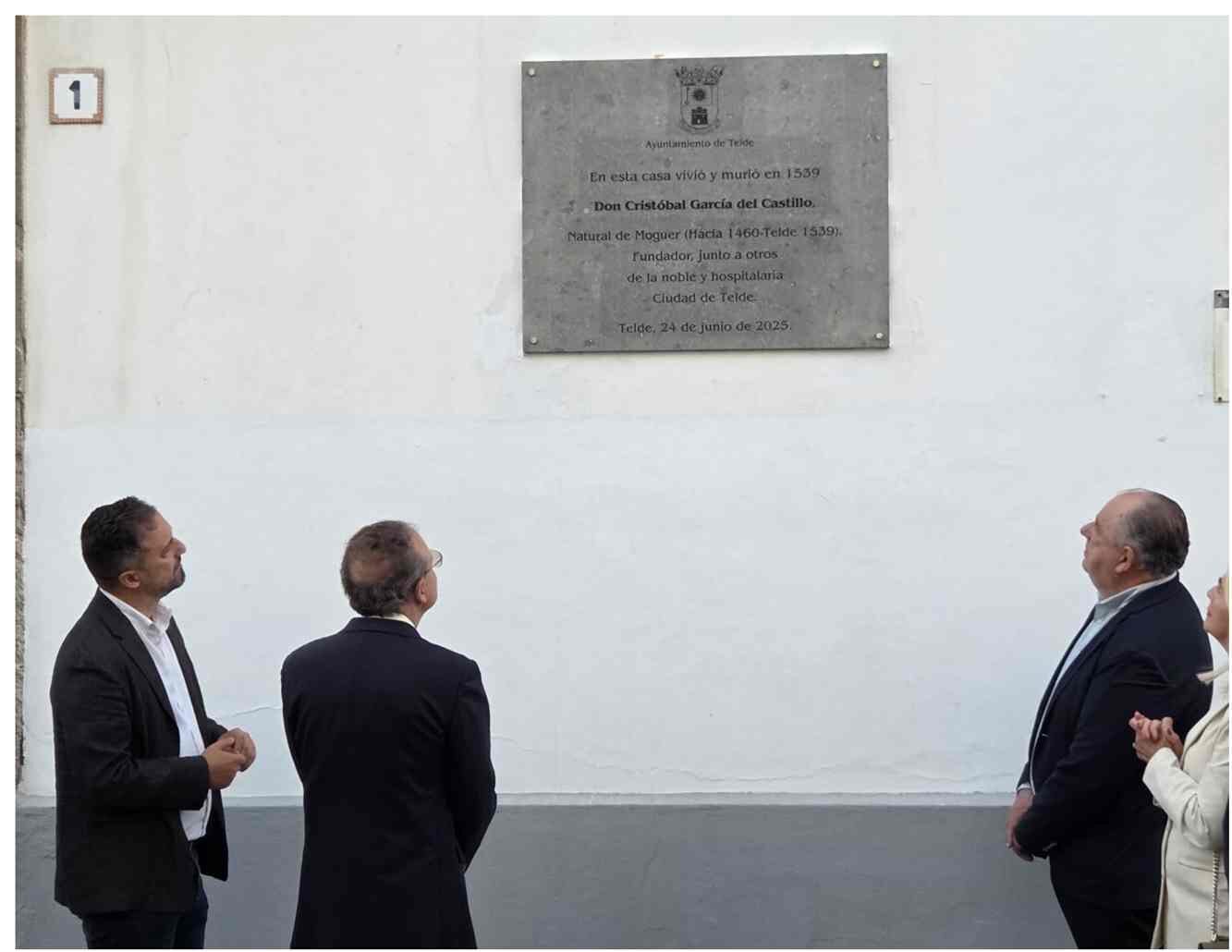 UNA PLACA PARA QUIEN DIBUJÓ TELDE