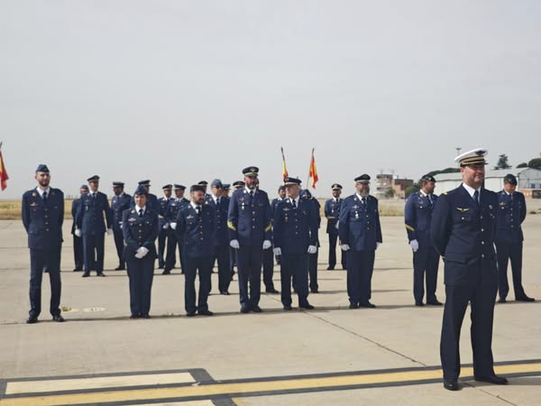 MEDALLAS DEL EJÉRCITO DEL AIRE Y DEL ESPACIO, AL COMISARIO PEDRO CERVELL Y AL TENIENTE CORONEL FRANCÉS