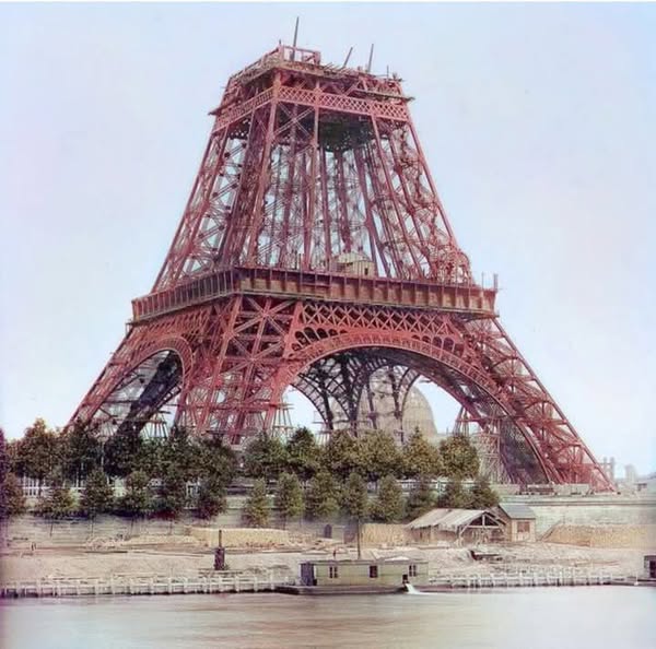 CRÍTICA A UN «MONSTRUO DE HIERRO»…