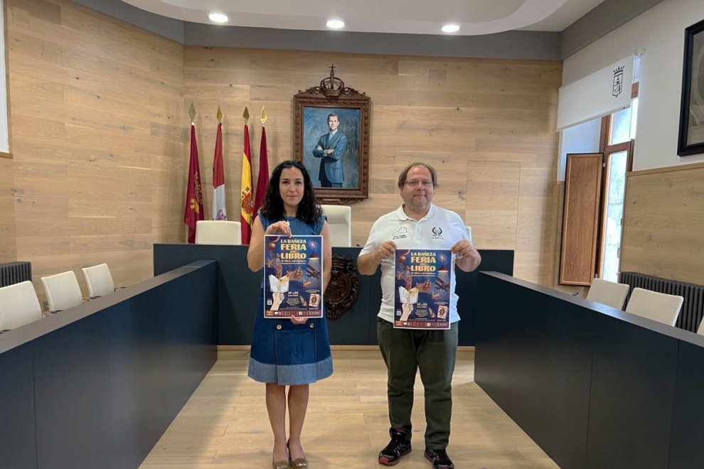 LA BAÑEZA CELEBRA UNA FERIA DEL LIBRO PENSADA «PARA TODOS LOS PÚBLICOS»