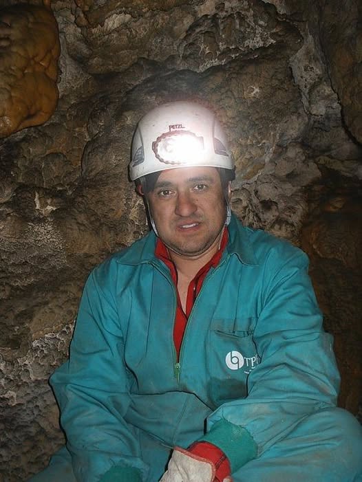 A LA FAMILIA DE FERNANDO RODRÍGUEZ ROJAS