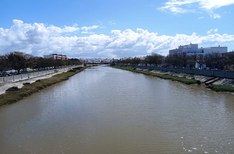 EFEMÉRIDES: CONSTRUCCIÓN DEL PRIMER PUENTE DE MADERA SOBRE EL RÍO IRO