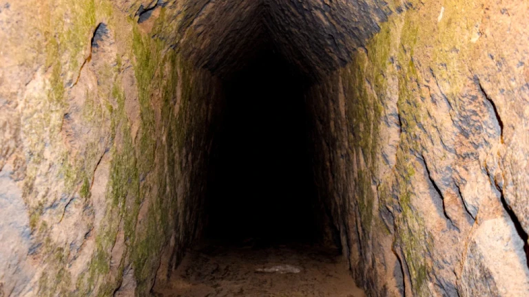 ¿EXISTEN TÚNELES SECRETOS BAJO BADAJOZ? LA LEYENDA QUE SE RESISTE A DESAPARECER