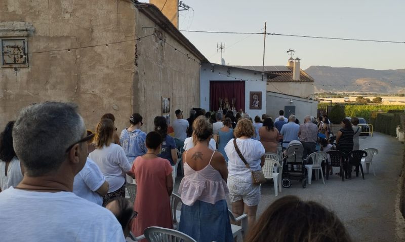 LOS VECINOS DEL PARAJE ‘CASA ALCÁNTARA’ CELEBRAN EL DÍA DE LA VIRGEN DEL CARMEN