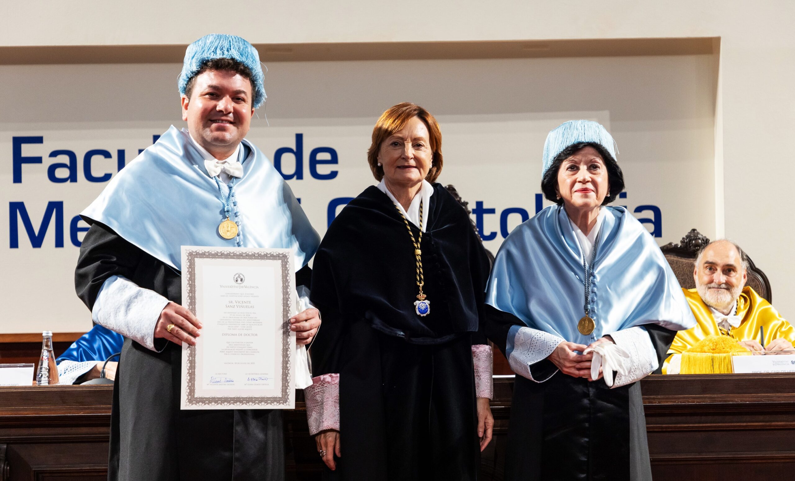 EL CRONISTA OFICIAL DE LLOMBAI INVESTIDO DOCTOR EN HISTORIA POR LA RECTORA DE LA UNIVERSIDAD DE VALENCIA.