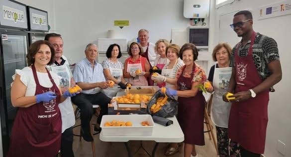 PREPARANDO EL «PONCHE DE MELOCOTÓN»