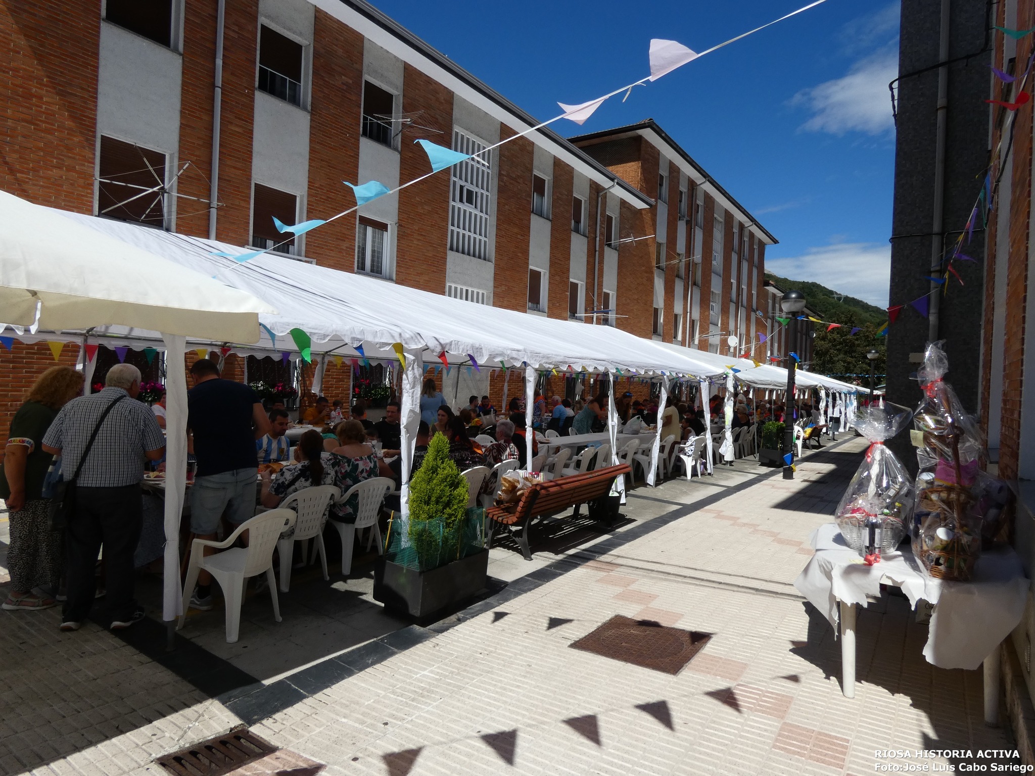COMIDA VECINAL EN L´ARÁ (RIOSA)