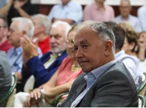 LA ACADEMIA DE GENEALOGÍA Y HERÁLDICA RECONOCE LA TRAYECTORIA DEL ALZIREÑO LAIRÓN