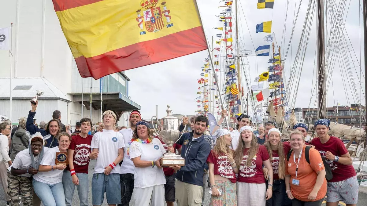 EL «PASCUAL FLORES» LLEVA A TORREVIEJA A LO MÁS ALTO