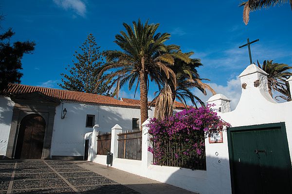 EL BARRIO DE SAN FRANCISCO REVIVE SU HISTORIA Y RINDE HOMENAJE A POETAS TELDENSES